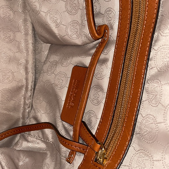 Michael kors draw string bag - Picture 6 of 8